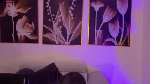 Violett Castel online show from March 3, 7:20 pm