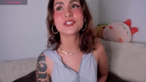 Violette  online show from January 5, 9:29 pm