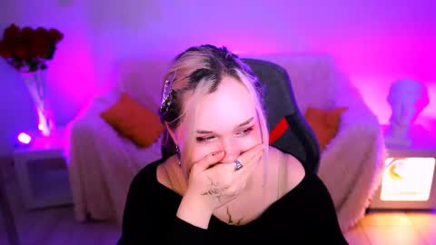 Violett online show from June 3, 2:44 pm