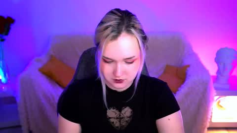 Violett online show from June 2, 8:26 am
