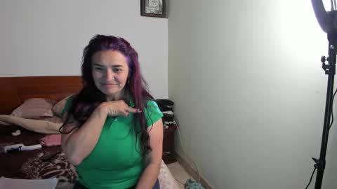 violleeet_ online show from December 16, 5:13 am