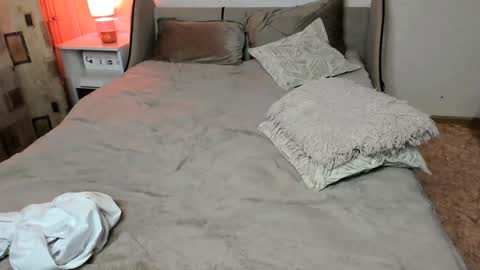 vivian_alison online show from February 6, 6:35 pm