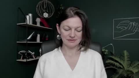 Vivian online show from February 17, 8:02 am