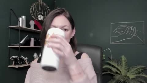 Vivian online show from February 4, 8:28 am