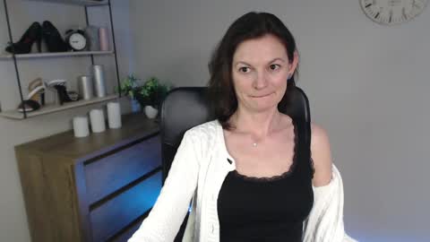 Vivian online show from February 7, 6:02 pm