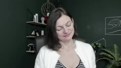 Vivian online show from March 20, 8:08 am