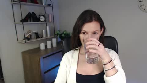 Vivian online show from February 14, 6:29 pm