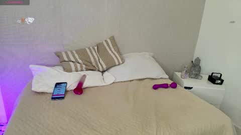 Vivian online show from November 8, 6:02 pm