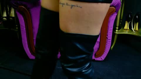 Vivian Reeve online show from April 14, 5:51 am