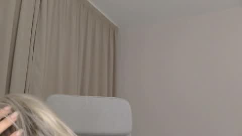 vivianwinters online show from November 16, 9:15 pm