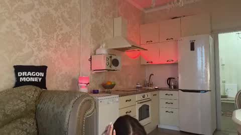 Mia online show from March 10, 2:05 pm