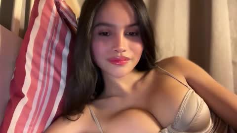 Maggie online show from November 15, 5:14 pm