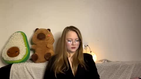 Elise online show from December 1, 5:48 pm