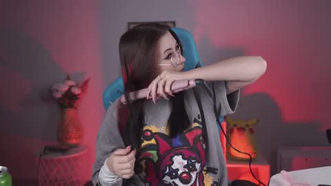 little girl who is always rightLisa online show from December 27, 2:36 am