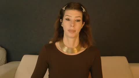 White Queen online show from September 13, 6:32 am