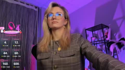 whitneypunnch online show from April 16, 3:44 pm