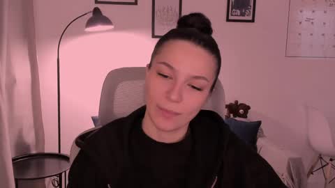 whoislulu online show from April 3, 6:17 pm