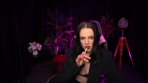 Alice online show from April 7, 3:25 pm