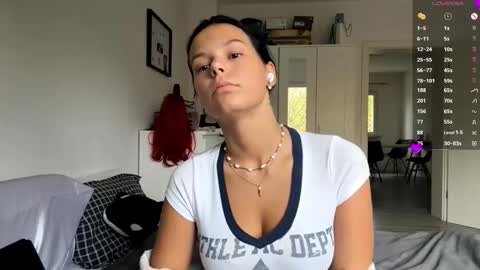 Mia online show from October 25, 7:16 am