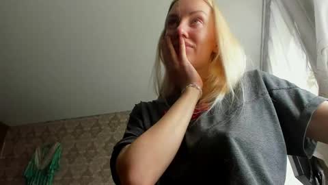 wildforestmuse  twitter online show from April 4, 6:56 am