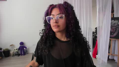     Luna Violeta  A r t i s t  online show from February 23, 7:45 pm