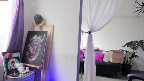     Luna Violeta  A r t i s t  online show from September 26, 7:33 pm