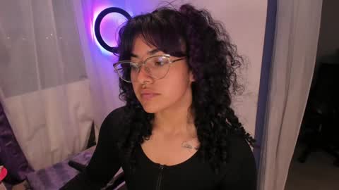     Luna Violeta  A r t i s t  online show from January 6, 11:09 pm