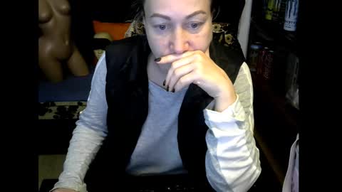 wleslymosw online show from December 2, 9:11 am