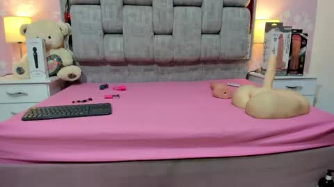 wonderkloe_ online show from December 13, 7:53 pm