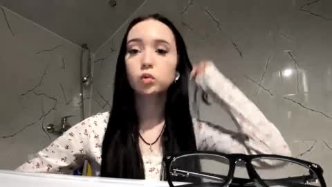 Kate  online show from April 7, 1:02 pm