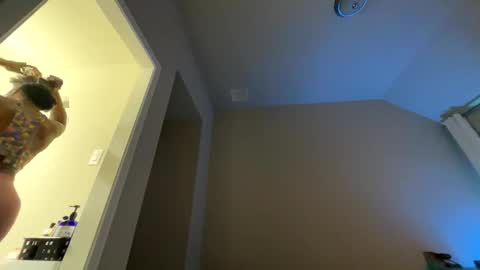 Wynter Heat online show from October 22, 12:15 am