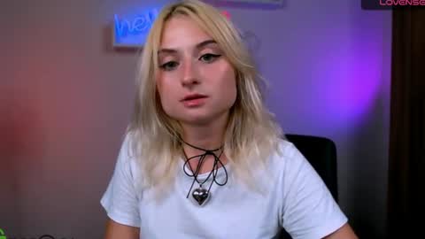 x_alexia_x online show from August 5, 7:20 pm