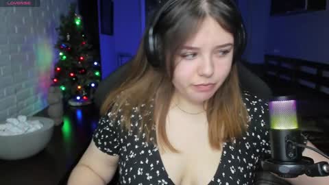 LOVE NERDS ONLY online show from December 22, 2:17 am