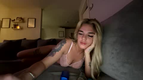 xbabycazxx online show from March 31, 1:38 am