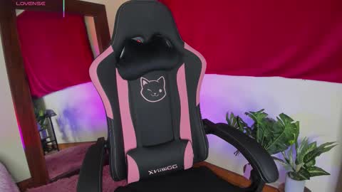 Kanae. online show from October 15, 10:45 pm