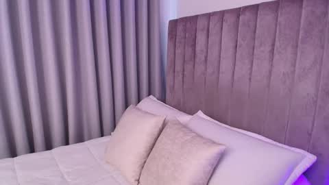 XIMENA LOPEZ online show from April 16, 9:39 pm