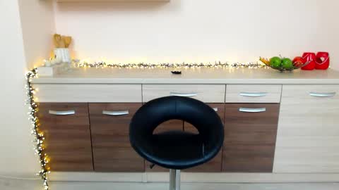 Kim online show from November 18, 5:14 pm