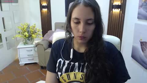 lunna online show from October 20, 7:39 pm