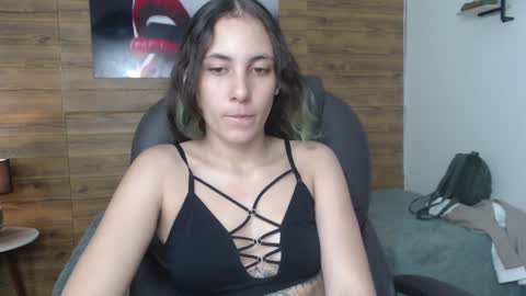 lunna online show from January 7, 8:10 pm