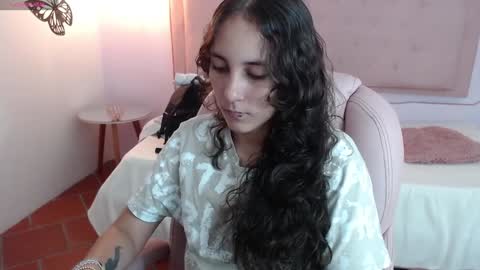 lunna online show from February 6, 7:51 pm