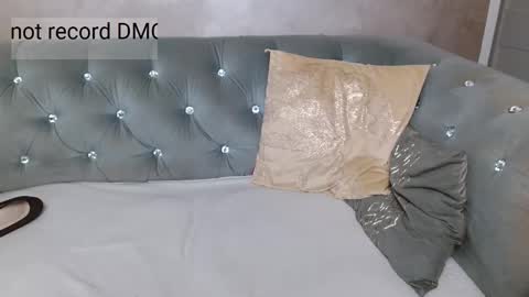 xqueencarox online show from February 26, 11:59 pm