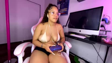 xStarGazingx online show from January 11, 9:36 am