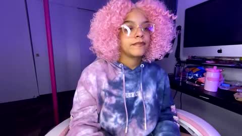 xStarGazingx online show from March 8, 8:40 am