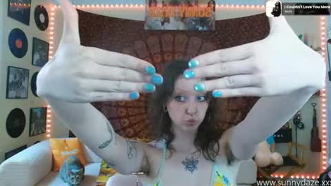 Sunny Daze online show from August 7, 11:01 pm