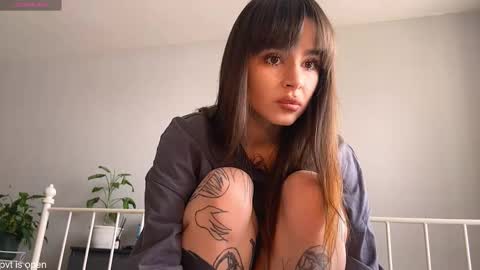 Lily online show from March 4, 11:50 am