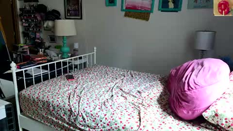 Strawberry Jane online show from April 13, 9:26 pm