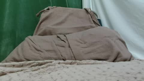 Lola online show from April 4, 2:05 pm