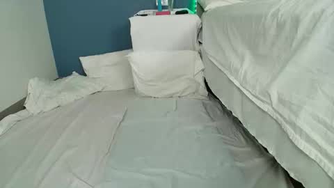 Lil Luna online show from January 7, 1:42 am