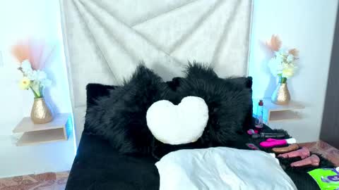 Yeli Amber online show from March 27, 5:57 pm