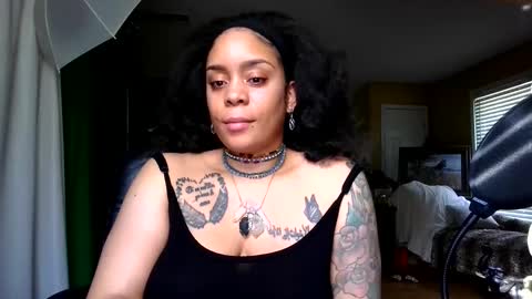 Yella Reign online show from June 6, 10:27 pm
